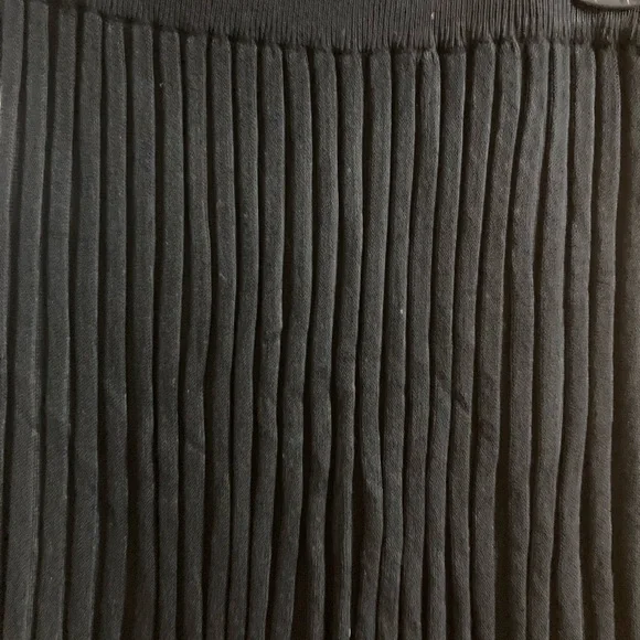 NWOTS Ladies Sweater & Skirt Set - Picture 4 of 13